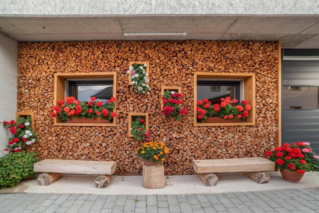 Tonigbauernhof Blumenwiese Schenna Exterior photo